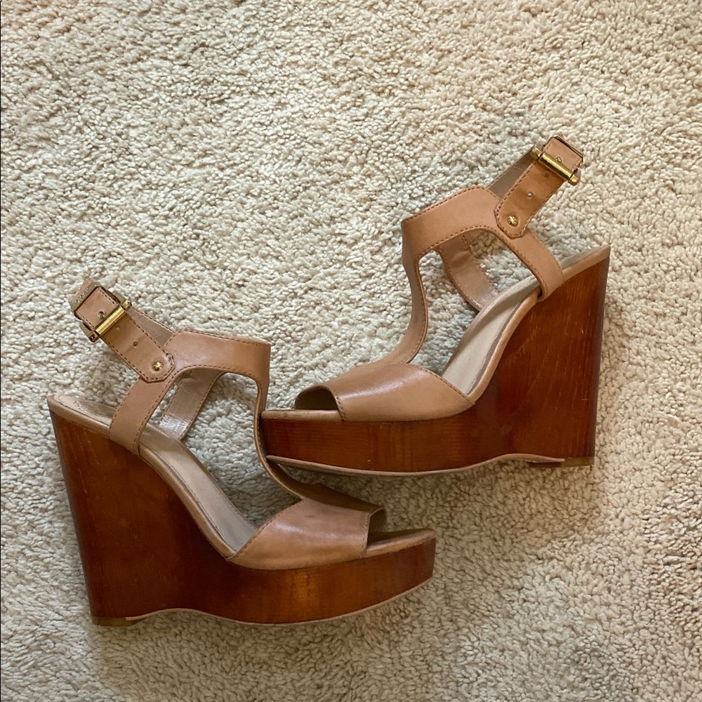 Tan Vince Camino wedges